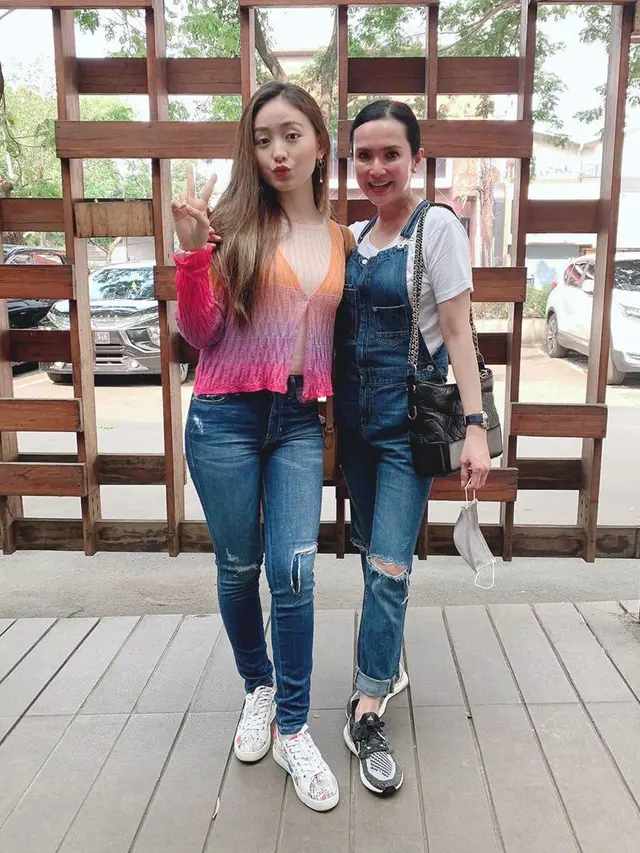 Kerap Main Sinetron Bareng, Ini 6 Potret Kompak Natasha Wilona dan Nunu Datau