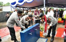 Wakapolri Salurkan Bantuan Fasilitas MCK dan Sumur Bor untuk Ribuan Pengungsi Gunung Lewotobi di NTT