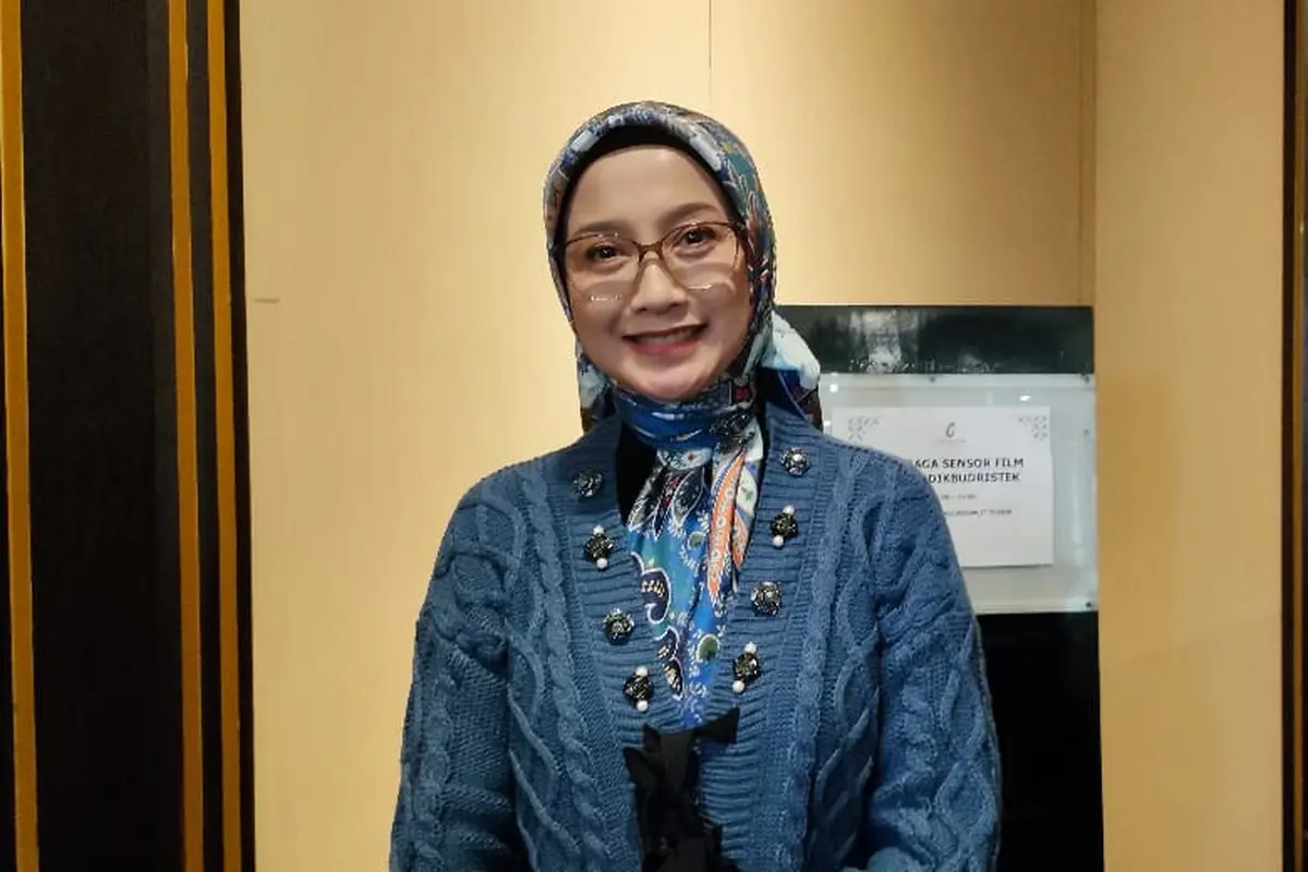 Desy Ratnasari.