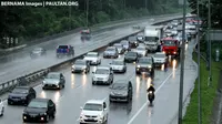 Musim Hujan Berisiko Mobil Tergelincir, Kenali Penyebab dan Pencegahannya 