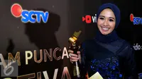 Laudya Cynthia Bella mendapat penghargaan sebagai Pemeran Utama Wanita Terpuji FFB 2015 dalam film berjudul Surga Yang Tak Dirindukan, Bandung, Sabtu (13/9/2015). (Liputan6.com/Faisal R Syam)