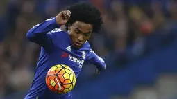 2. Willian, gelandang serang The Blues ini menjadi satu-satunya pemain yang penampilannya paling stabil musim ini. Meskipun tim asal kota London itu sedang terpuruk namun dirinya tetap mampu bersinar. (AFP/Justin Tallis) 