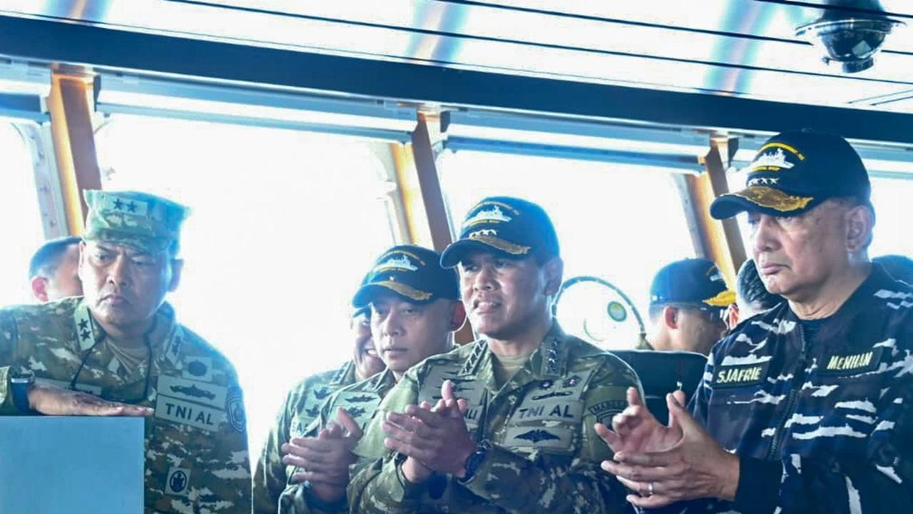 FOTO: TNI Tunjukkan Kesiapan Hadapi Perang Modern Lewat Latopslagab di Karimun Jawa