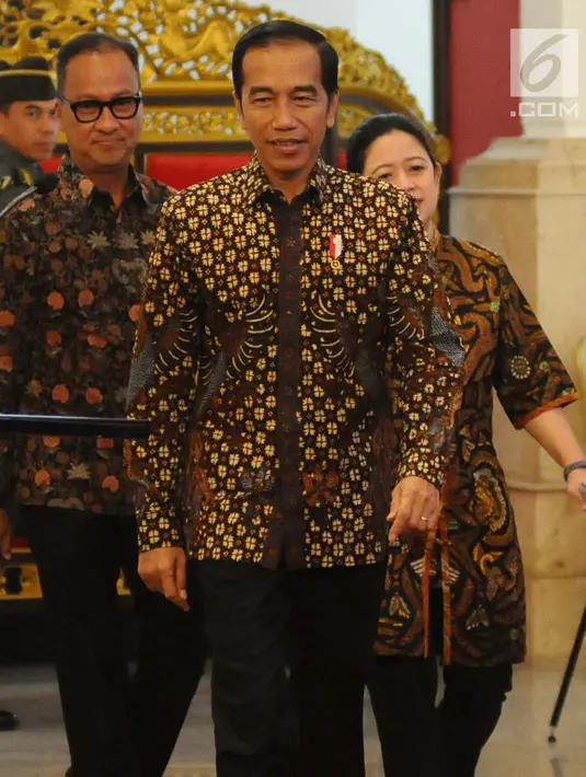 Presiden Joko Widodo tiba untuk memberikan arahan kepada dalam rangka Jambore Sumber Daya Program Keluarga Harapan (PKH) di Istana Negara, Jakarta, Kamis (13/12). Jambore diikuti 598 peserta dari seluruh Indonesia. (Liputan6.com/Angga Yuniar)