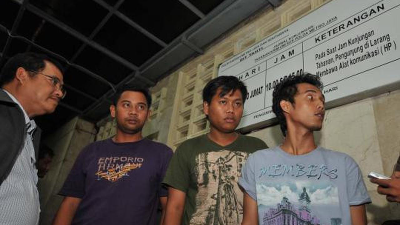 Polda bebaskan tiga mahasiswa