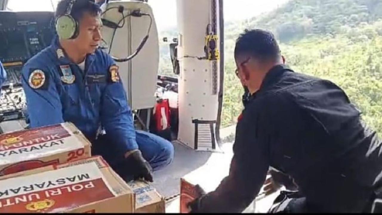 Polda Sumut Kirim Logistik Heli ke Desa Terisolir Terdampak Bencana, Pastikan Bantuan Tersalurkan