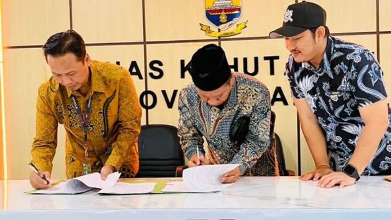 Masyarakat Hukum Adat Bathin jo Panghulu Bukit Bulan dan Masyarakat Hukum Adat Marga Datuk Nan Tigo menandatangani kesepakatan tata kelola bersama hutan adat (Istimewa)