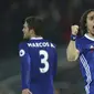 Gaya Pemain Chelsea, David Luiz usai membobol gawang Liverpool  pada lanjutan Premier League di Anfield stadium, Liverpool, Selasa (31/1/2017). Liverpool menahan imbang Chelsea 1-1. (AP/Dave Thompson)