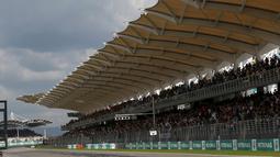 Usai mendapat perlawanan sengit dari Lewis Hamilton, Sebastian Vettel menjadi yang pertama finis. (Reuters / Hoch Zwei)