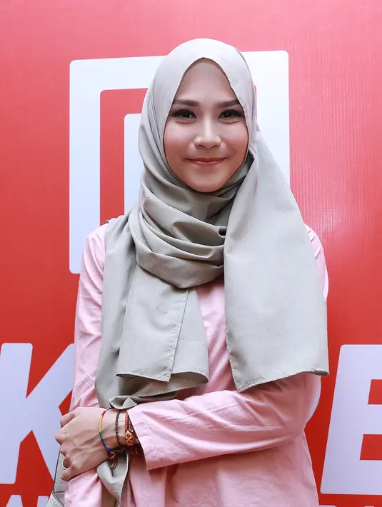 Kini perempuan kelahiran Jakarta ini bermain dalam sinetron unggulan Ramadan SCTV berjudul 'Para Pencaari Tuhan Jilid 10'. Sebelumnya, ia absen dalam jilid 9. (Galih W. Satria/Bintang.com)