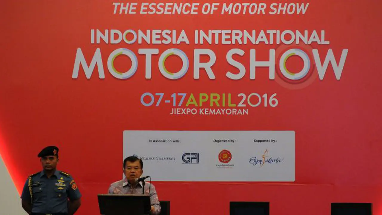 Jusuf Kalla `Gunting Pita` IIMS 2016