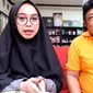 Kenangan Oki Setiana Dewi dan Ria Ricis bersama sang ayah. (YouTube/Ricis Official)