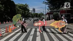 Massa dari gerakan #BersihkanIndonesiamelakukan aksi damai di depan Gedung KPK Merah Putih, Jakarta, (9/11/2021). Aksi tersebut menyerukan bangkitnya semangat muda dan kepahlawanan untuk membawa Indonesia dari situasi multi-krisis yang salah satu pangkalnya adalah korupsi. (Liputan6.com/JohanTallo)