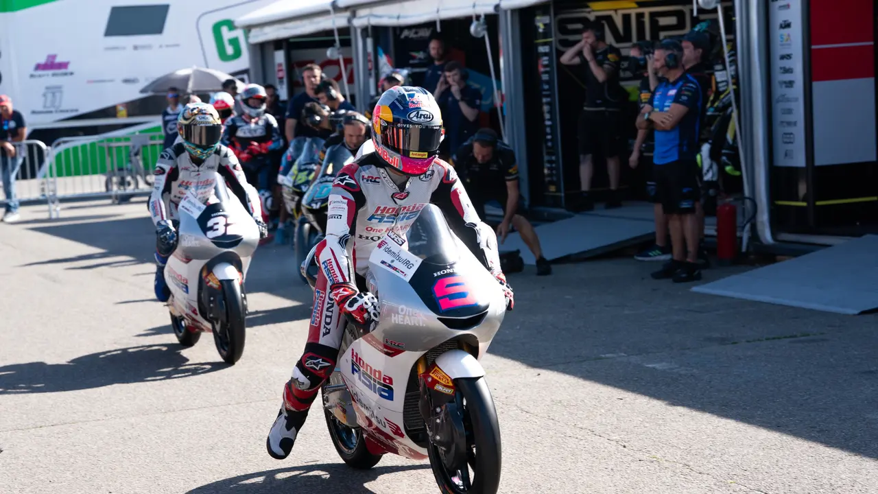 Honda Team Asia - Veda Ega dan Zen Mitani