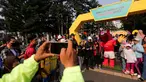 Maskot Piala Dunia U-17 2023, Bacuya menjadi magnet dalam rangkaian acara Trophy Tour Experience menyambut Piala Dunia U-17 yang diselenggarakan SCM sebagai official broadcaster Piala Dunia U-17, di Cikapayang Dago Park, Bandung, Minggu (22/10/2023) pagi WIB. Para pengunjung saling berebut untuk berfoto bareng dengan sang maskot. Seperti apa keseruannya dalam acara yang juga dihadiri oleh Pj Gubernur Jawa Barat Bey Machmudin, Pj Walikota Bandung Bambang Triyuliono dan beberapa legenda Persib Bandung. Simak momen-momennya berikut ini. (Bola.com/Bagaskara Lazuardi)