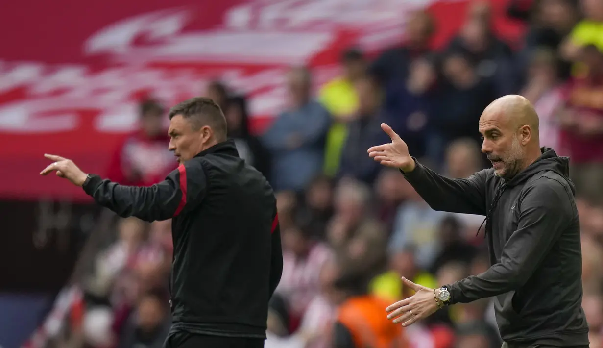 Tim asuhan Pep Guardiola bermain lebih baik di babak kedua. Hasilnya dua gol tambahan mampu dijaringkan oleh Mahrez.  (AP Photo/ Alastair Grant)