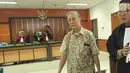 Presdir Jakarta Royale Golf, Muljono Tedjokusumo usai sidang perdana kasus pemalsuan surat dan menempatkan keterangan palsu pada akta autentik di PN Jakbar, Rabu (7/11). Muljono menjadi terdakwa kasus mafia tanah. (Merdeka.com/Arie Basuki)