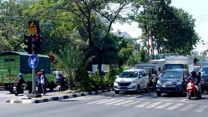 CCTV yang berfungsi untuk pemantauan (surveillance) berjumlah 612 yang tersebar di beberapa titik lalu lintas dan objek vital di Surabaya (Foto:Liputan6.com/Dian Kurniawan)