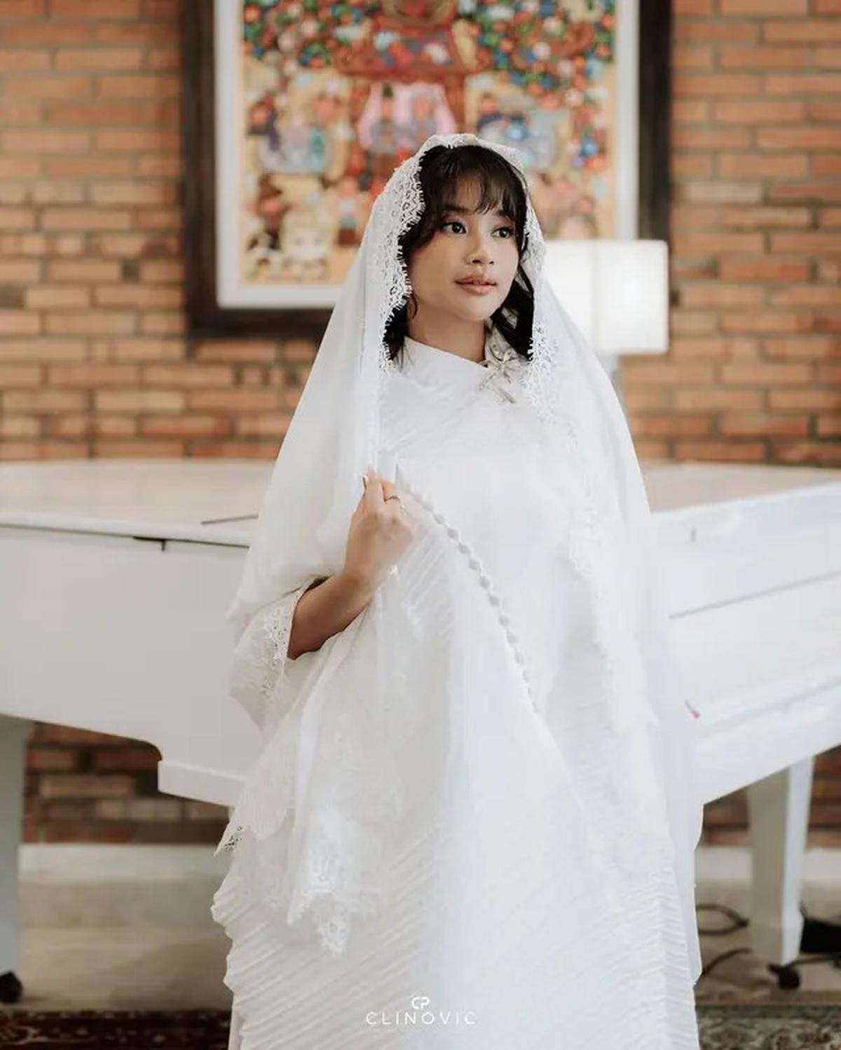 6 Potret Detail Outfit Adira Kania di Pengajian Jelang Nikah, Penuh Makna Spiritual