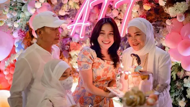 Dapat Kejutan dari Jordi Onsu, Intip 7 Gaya Ayu Ting Ting Berbalut Dress Floral Rayakan Ulang Tahun ke-30