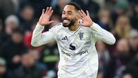Striker Man Utd, Matheus Cunha, merayakan golnya ke gawang Aston Villa, Minggu (21/12/2025) (Jacob King/PA via AP)