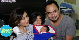 Meisya Siregar baru saja melahirkan bayi lelaki yang bernama Muhammad Bambang Arr Ray Bach. Bebi Romeo pun menjelaskan arti dari nama lengkap anaknya.