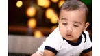 Tingkah laku bayi memang menggemaskan. Termasuk ekspresi bayi saat mengantuk ini.