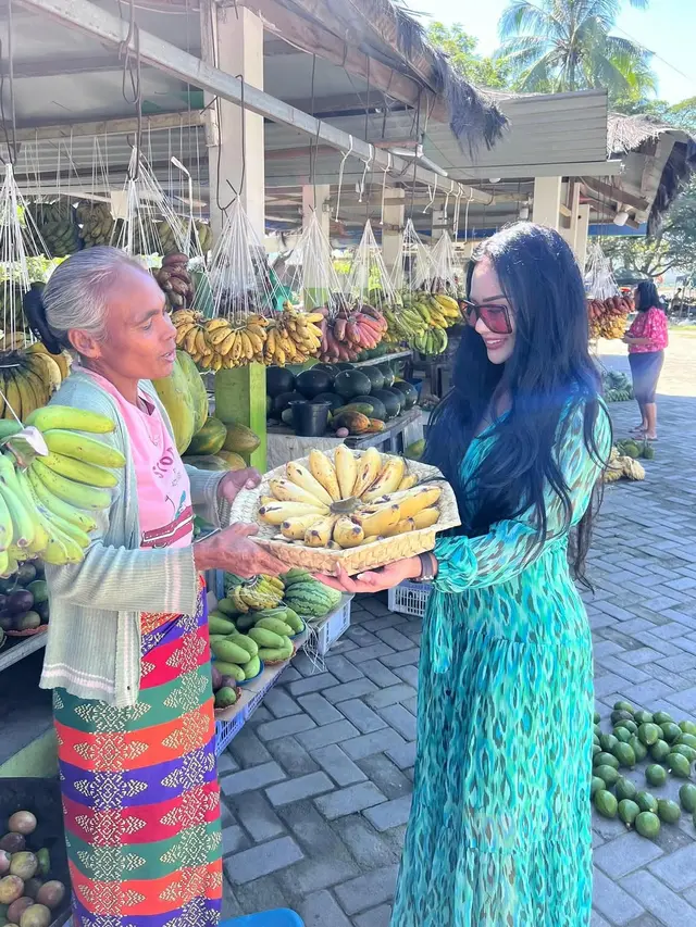 Gaya Kris Dayanti Pakai Dress Hijau
