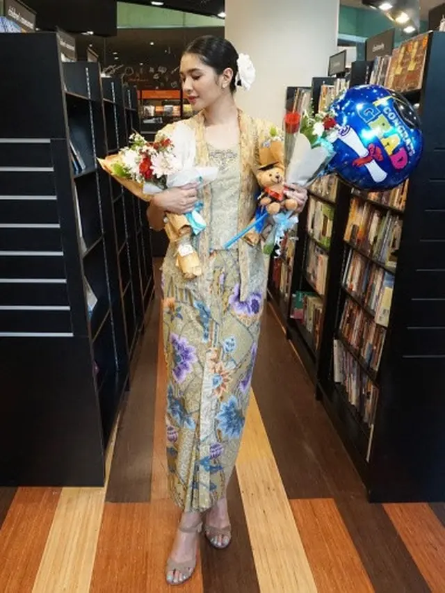 6 Artis Cewek yang Berprestasi di Bidang Akademik, Terbaru Prilly Latuconsina