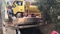 Viral 3 Truk Buang Limbah ke Saluran Air DI Panjaitan