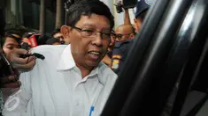 Direktur Jenderal Bina Marga Kementerian PUPR, Hediyanto W Husaini usai di periksa oleh KPK, Jakarta, (1/6). Dirjen Bina Marga diperiksa sebagai saksi pengusutan kasus dugaan suap proyek pembangunan jalan di Kementerian PUPR. (Liputan6.com/Helmi Afandi)