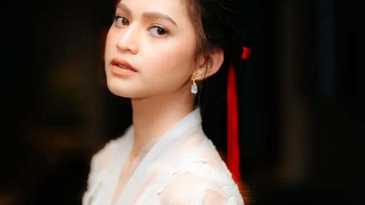 7 Potret Maudy Effrosina, Diduga Pacaran dengan Fadly Faisal