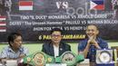 Promotor tinju, Armin Tan, memberikan keterangan terkait laga mempertahankan gelar WBC Internasional antara Tibo Monabesa melawan petinju Filipina, Arnold Garde di GOR Cendrawasih, Jakarta, Jumat (19/5/2017). (Bola.com/Vitalis Yogi Trisna)