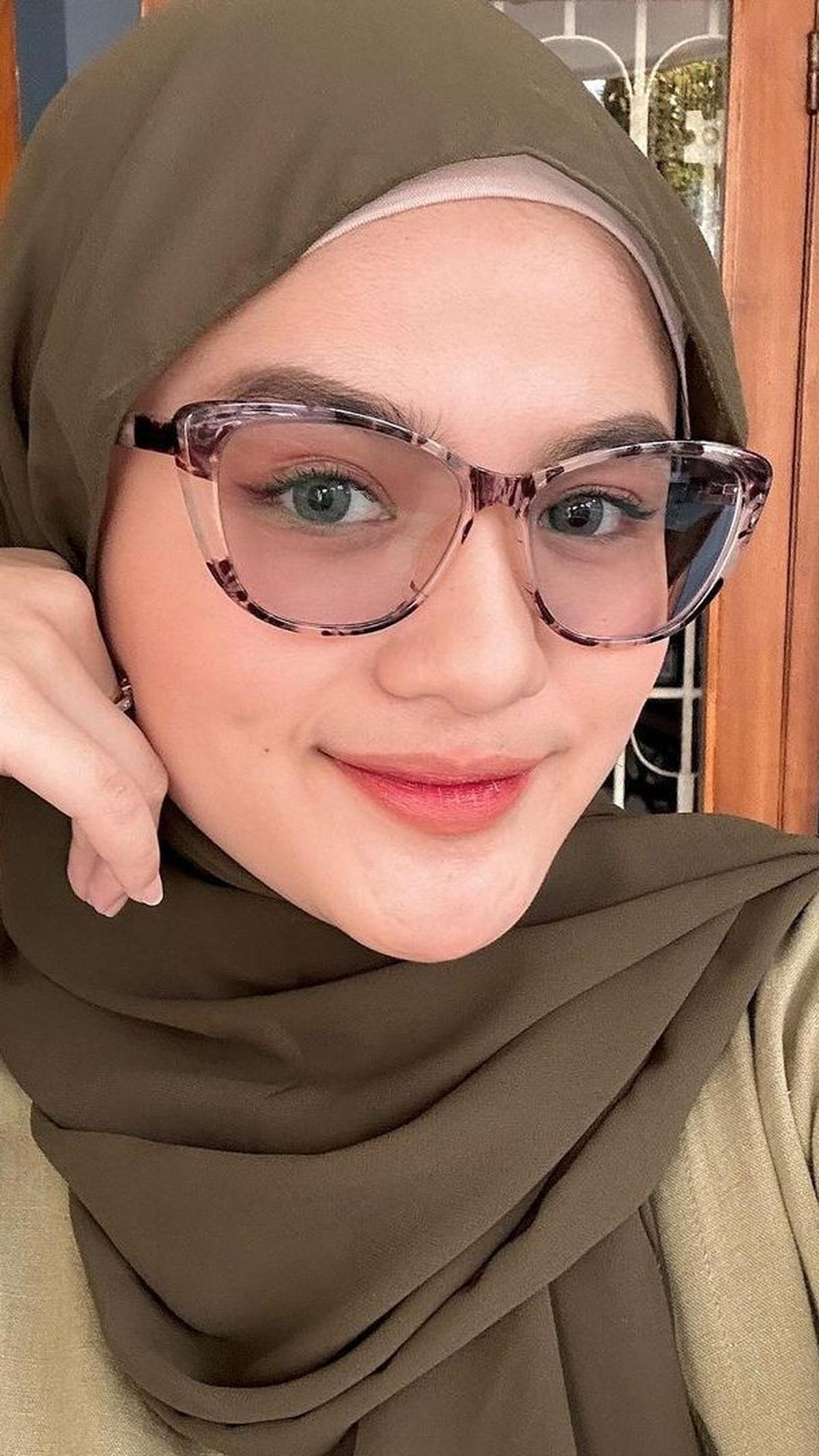 Kacamata Cat Eye yang Menjadi Pilihan Utama Banyak Wanita