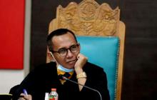 Pakar Desak Sanksi Anggota DPRD Jember yang Main Gim dan Merokok Saat Rapat