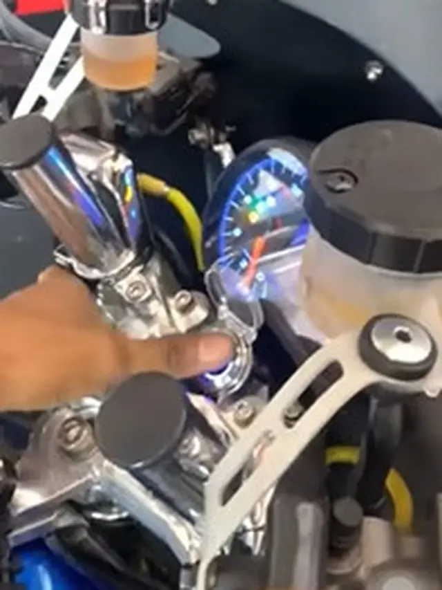 Tak Pakai Kunci, Pria Ini Ubah Cara Menyalakan Motor Pakai Fingerprint