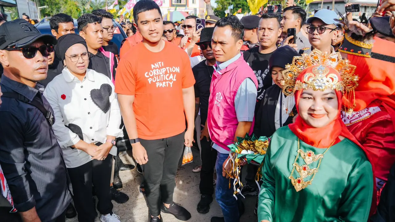Ketua Umum DPP Partai Solidaritas Indonesia (PSI) Kaesang Pangarep menghadiri acara kampanye akbar Calon Bupati dan Wakil Bupati Landak, Kalimantan Barat, Heri Saman-Vinsensius (Hevi).