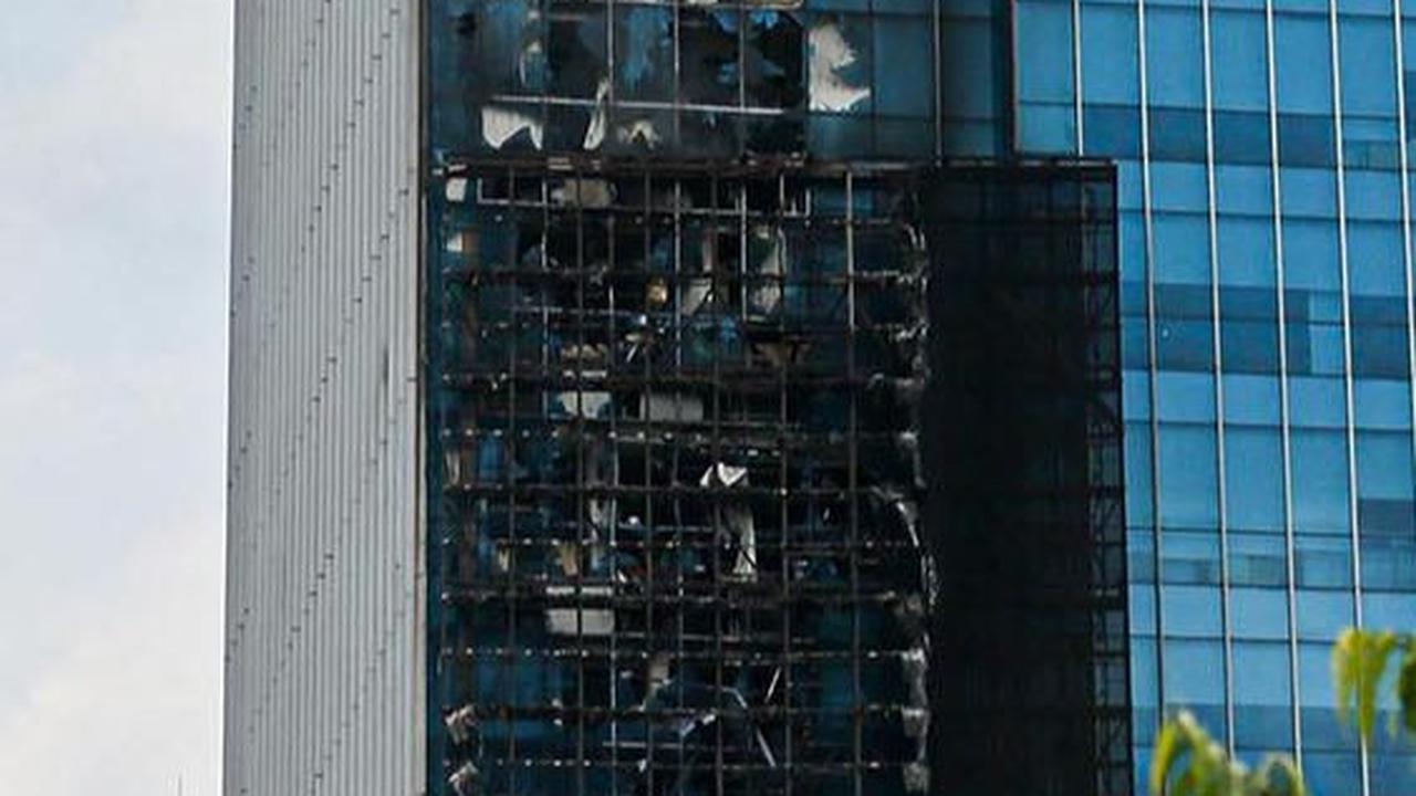 Kebakaran diketahui terjadi sekitar pukul 10.03 Wib dengan titik api berada di lantai tujuh Gedung K-Link Tower.
