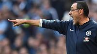 Manajer Chelsea, Maurizio Sarri, saat final Piala Liga kontra Manchester City di Wembley Stadium (24/2/2019). (AFP/Glyn Kirk)