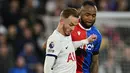 <p>Gawang Crystal Palace jebol lagi pada menit ke-66. Kali ini penetrasi dari sisi kiri. (Glyn KIRK/AFP)</p>