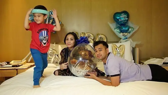 [Fimela] Nagita Slavina dan Raffi Ahmad ultah