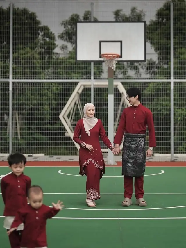 Dinda Hauw dan keluarga (Instagram/dindahw)