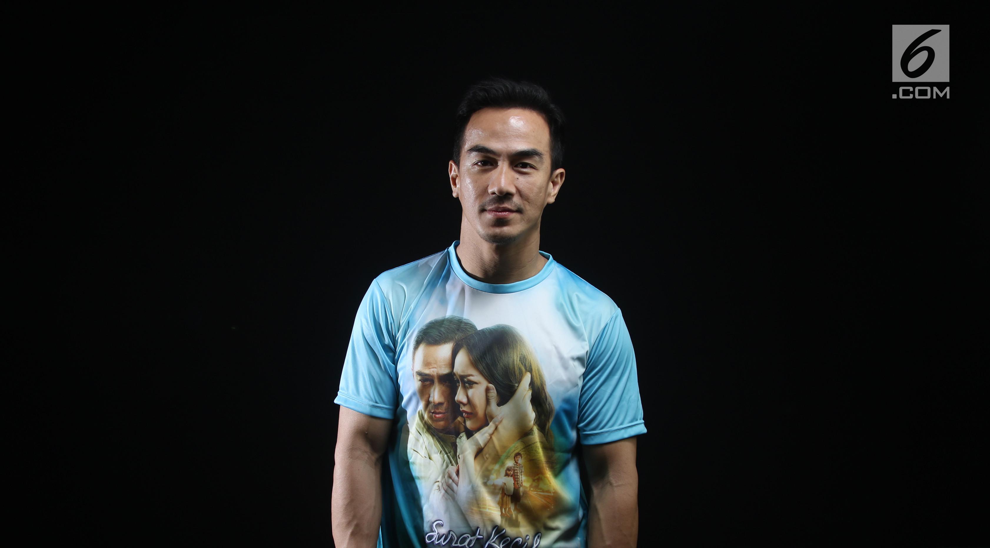 Pemain Film Surat Kecil Untuk Tuhan, Joe Taslim saat berkunjung ke kantor Liputan6.com di SCTV Tower, Jakarta, Kamis (18/5). (Liputan6.com/Fatkhur Rozaq)