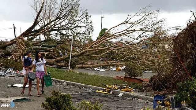 topanfilipina-4-131111.jpg