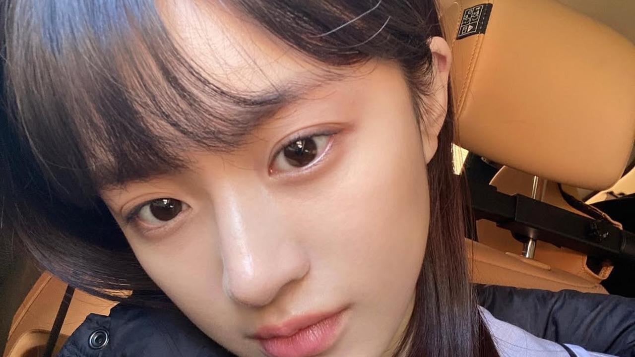 5 Potret Selfie Go Yoon Jung Pemeran Oh Yi Young di 'RESIDENT PLAYBOOK' yang Selalu Cantik