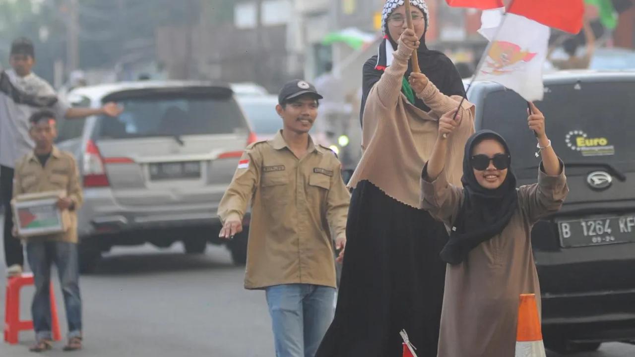 Meski demikian, Indonesia ternyata mempunyai hubungan cukup baik dengan Palestina. Kedua negara juga telah melakukan perdagangan internasional. Di mana banyak produk Indonesia yang dijual ke Palestina.<br>