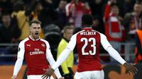 Aaron Ramsey merayakan golnya ke gawang CSKA Moscow bersama Danny Welbeck pada laga leg kedua perempat final Liga Europa di VEB Arena, Jumat (13/4/2018) dini hari WIB.  (AP Photo/Pavel Golovkin)