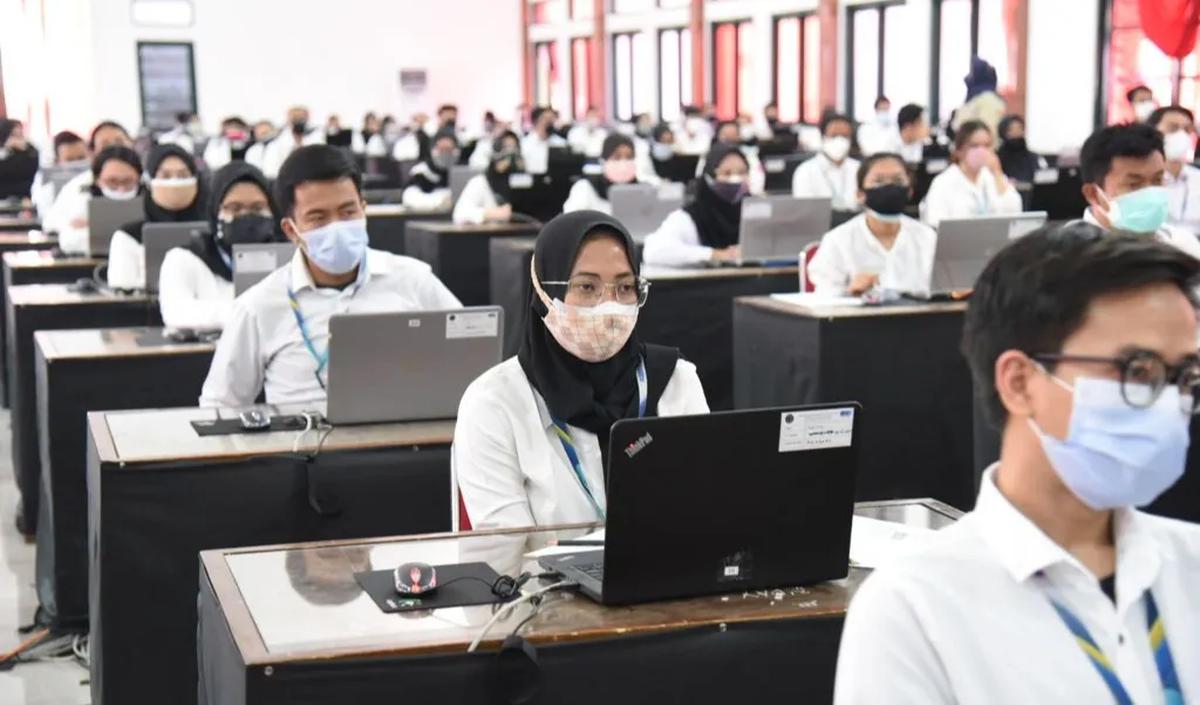 “Pelamar PPPK Kementerian PANRB T.A 2023 yang nomor registrasi dan namanya tercantum dalam lampiran pengumuman ini dinyatakan lulus seleksi administrasi,”&nbsp;