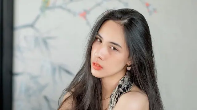 Latisa Maura Anak Perempuan Cut Sarra yang Jarang Tersorot