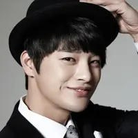 Seo In-guk adalah seorang penyanyi dan aktor kelahiran Korea